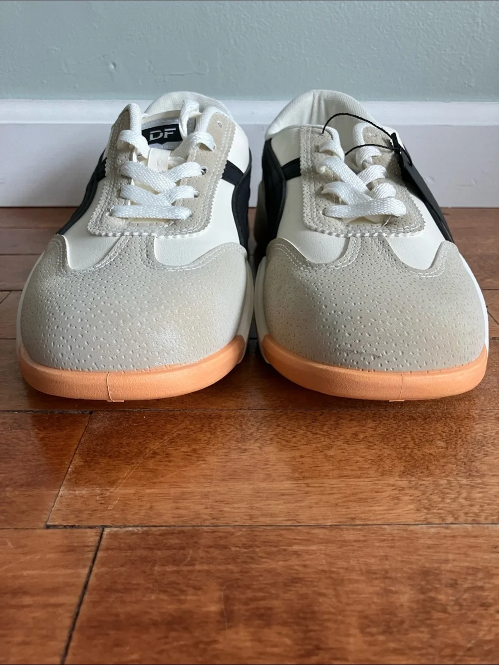 De Florance Retro Comfort Sneakers Womens 7.5 White Black Platform NWT